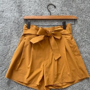 Athleta Skyline Short II Tuscan Gold Sz 2